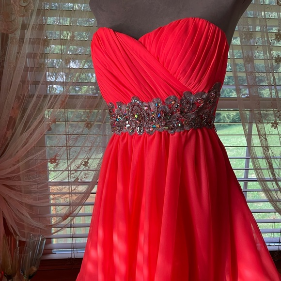 Formal short Dress - Picture 2 of 5